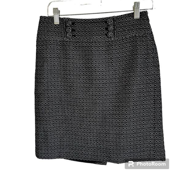 Ann Taylor Dresses & Skirts - Ann Taylor women’s‎ skirt 0 petite black white